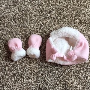 Children’s Place Baby hat and gloves,